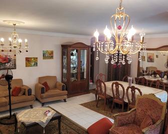 Cozy 2-bedroom apartment in charming Cairo Governorate with AC, WiFi - Madinat Coraya