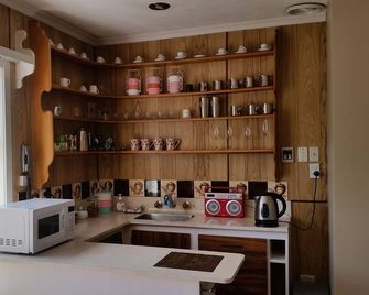 Designer Cottage - כרייסטצ'רץ' - מטבח