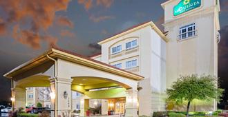 La Quinta Inn & Suites by Wyndham Lawton / Fort Sill - Lawton - Edificio
