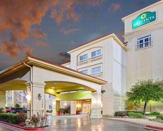 لا كينتا إن آند سويتس باي ويندام لوتون - فورت سيل - لاوتون - مبنى