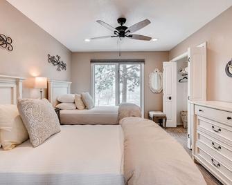 Upscale Country Retreat ~ Panoramic Mountain Views - Black Forest - Bedroom