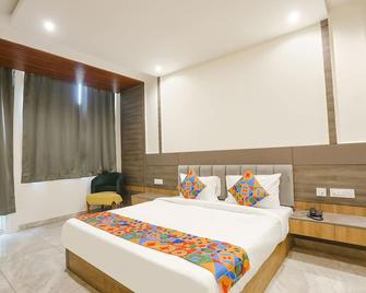 Fabhotel Royale 116 - Noida - Ložnice