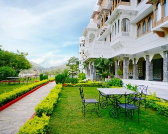Kanj The Haveli Resort - Kelwāra - Patio