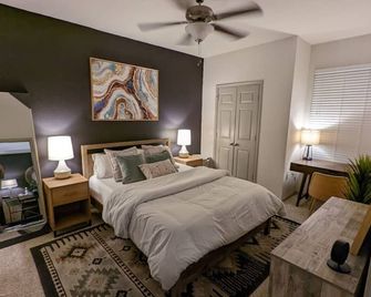 The Mid-Century Modern - Nassau Bay