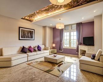 تي تيت سي هوتل - نوك لان - دا لات - غرفة معيشة