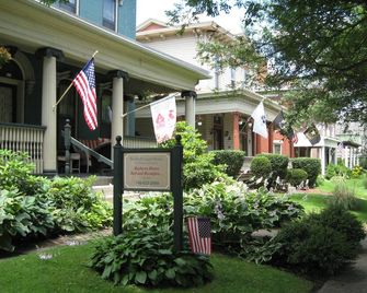 Bayberry House Bed & Breakfast - Steubenville - Buiten zicht