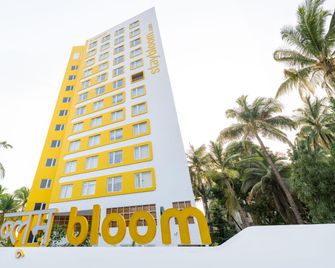 Bloom Hub Weh Andheri - Mumbai - Building
