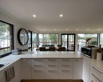 Premium Waterfront - Jervis Bay Area - Sussex Inlet - Kitchen