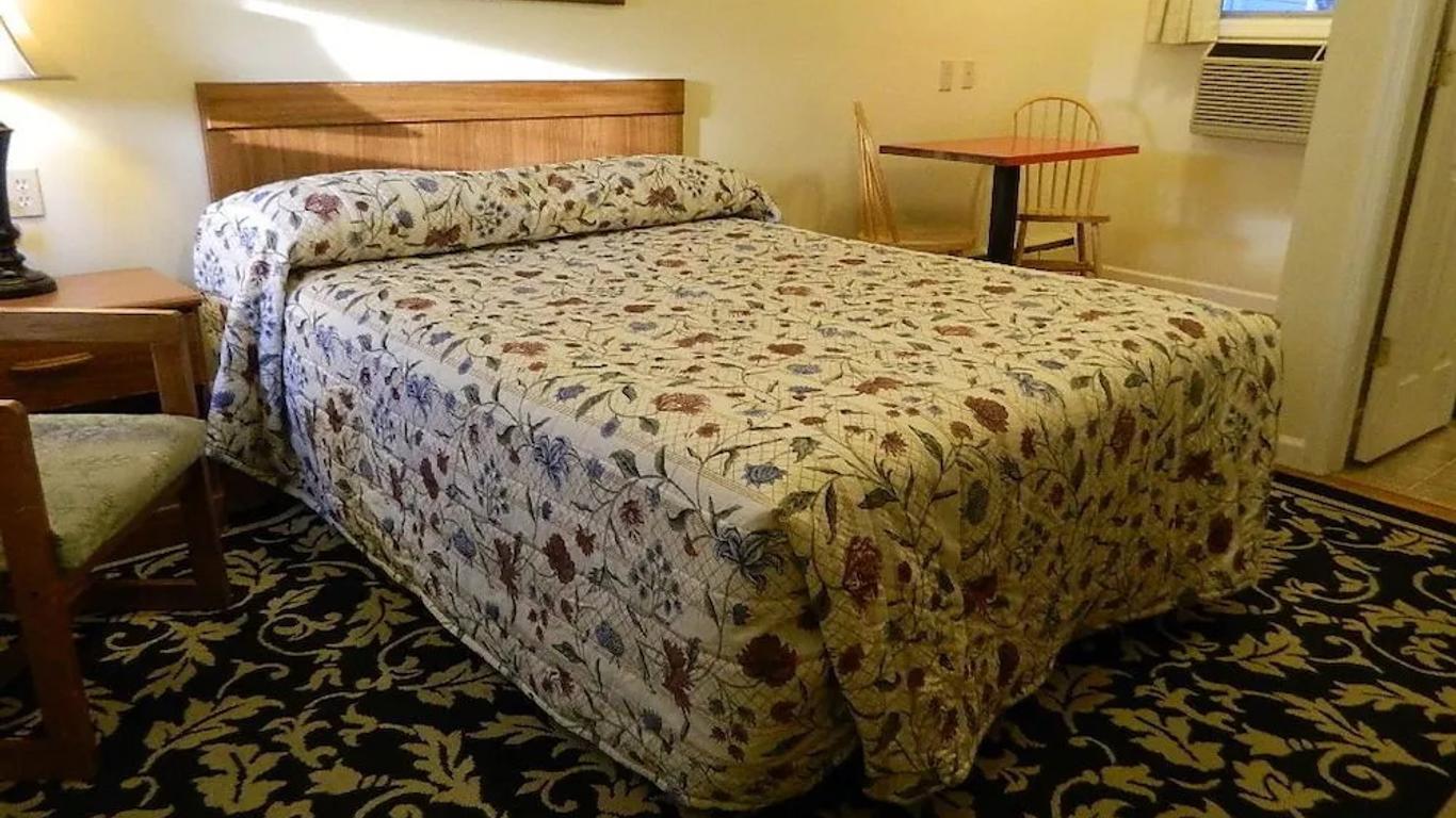 Twin Oaks Motel