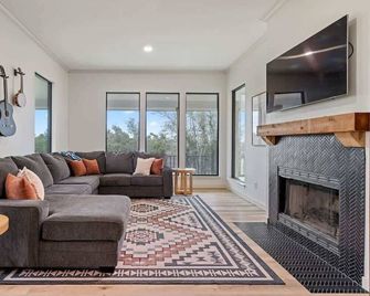 Ranch Retreat: Amenities Galore! - Leander - Sala de estar