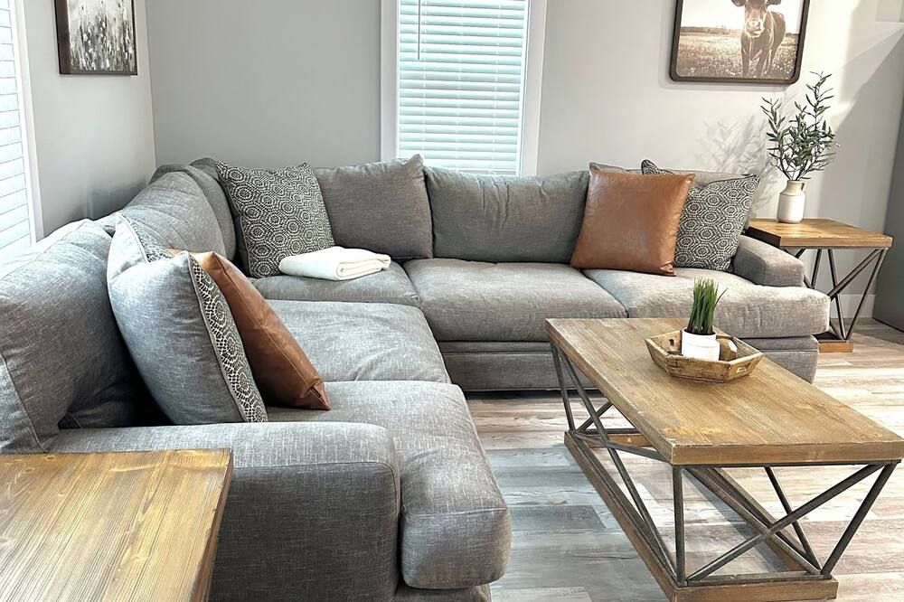 Medina Square Retreat - Spacious 4 bdrm home walking distance to the square - Medina - Soggiorno