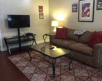 Lu-Zan Suites, Suite A - New Iberia - Living room