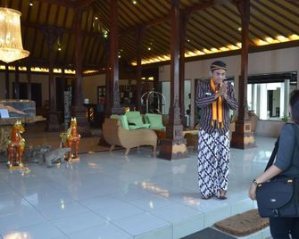 d'Green Kayon Airport Hotel - Surakarta City - Lobby