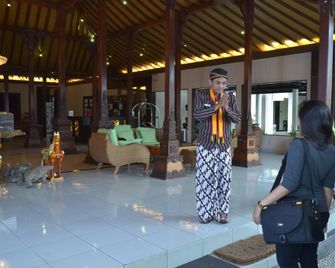 d'Green Kayon Airport Hotel - סורקטה - לובי