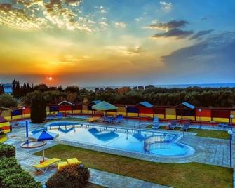Sea View Studios - Theologos - Pileta