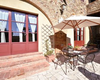 Near Siena (6 km), in Chianti, swimming pool and terrace, Wi-fi, A / C - Pianella - Patio