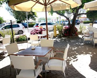 Hotel Soave - Cervia - Binnenhof