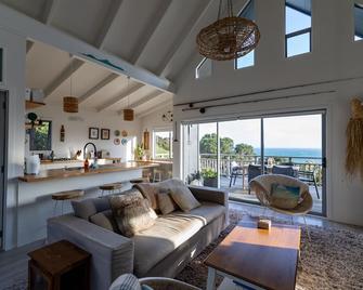 Jacks Sanctuary - Amazing Sea Views, Double Outside Bath, Walk To The Pub & Cafe - Great Barrier Island - Sala de estar