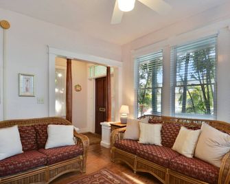 First Breath by AvantStay Close to Old Town w Pool Month Long Stays Only - Cayo Hueso - Sala de estar
