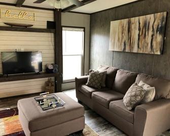 Relax, Enjoy, Explore, On Cane! - Natchitoches - Living room