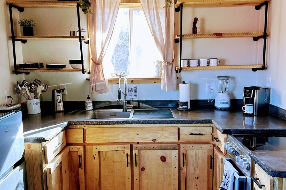Escape to the Open Sky: Authentic Ranch Bunkhouse Getaway on the H3 Cattle Ranch - Springerville - Küche