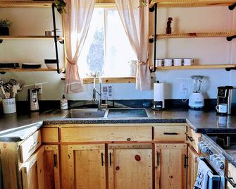 Escape to the Open Sky: Authentic Ranch Bunkhouse Getaway on the H3 Cattle Ranch - Springerville - Keuken