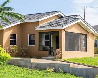 2 Bedroom Haven at Stonebrooks - Falmouth - Edificio