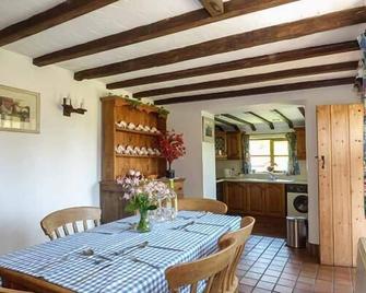 Chevinside Cottage - Belper - Dining room