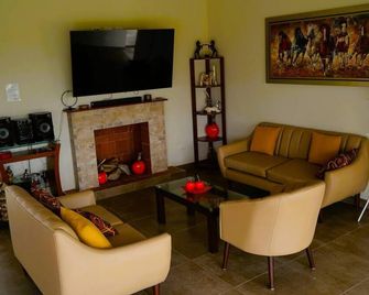 Hop Solarena Hermosa Casa Playa Y Campo - Pisco - Living room