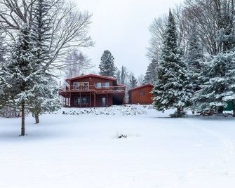 Direct Trail Access! - Mercer - Building