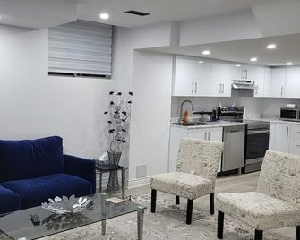 New Two Bedroom Entire Basement Apartmen - Angus - Sala de estar