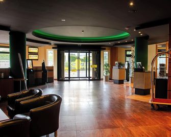 Best Western Premier Airporthotel Berlin - Blankenfelde-Mahlow - Лоббі