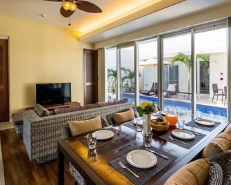 Ahman Suite Villa Sumuide - Nago - Jadalnia