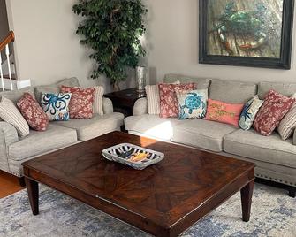 Crabshack in the Promised Land - Morehead City - Living room