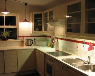 Stunning Views. Sleeps 4 - Lecknavarna - Kitchen