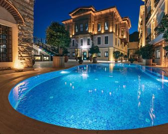 Seven Hills Palace & Spa - Istanbul - Pool