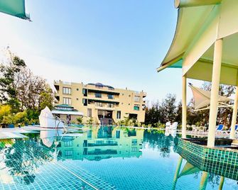 The Candlewood Park Beach Resort - Mandarmani - Piscine