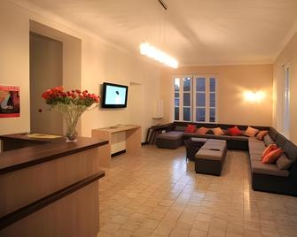 Colombo - Ota - Rezeption