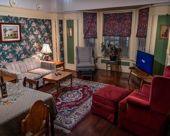 Arundel Mansion - New Westminster - Living room