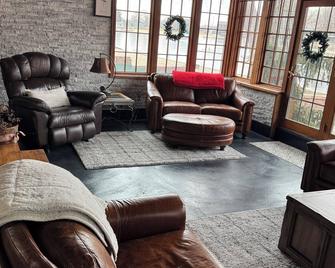 3-bedroom lake house. Hanson Lake Bellevue, NE - Fish, Kayak, Relax! - Bellevue - Lounge