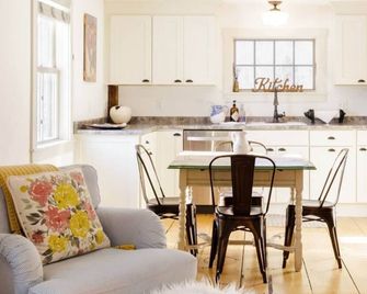 1830 Enchanting, Light-Filled Farmhouse - Waitsfield - Jídelna