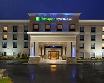 Holiday Inn Express & Suites Malone - Malone - Gebäude