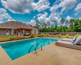 The Blue Canoe - Crestview - Pool