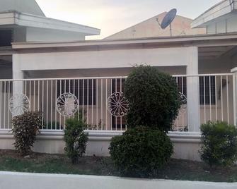 Budget Friendly Staycation House - Las Piñas - Outdoors view