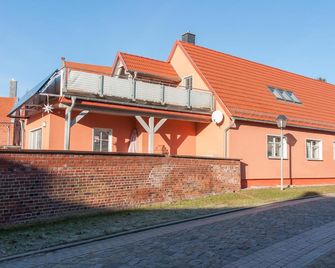 Comfortable 5 vacation home directly on the Havel - Havelberg - Edificio