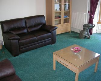 Dunallan Guest House - Perth - Living room