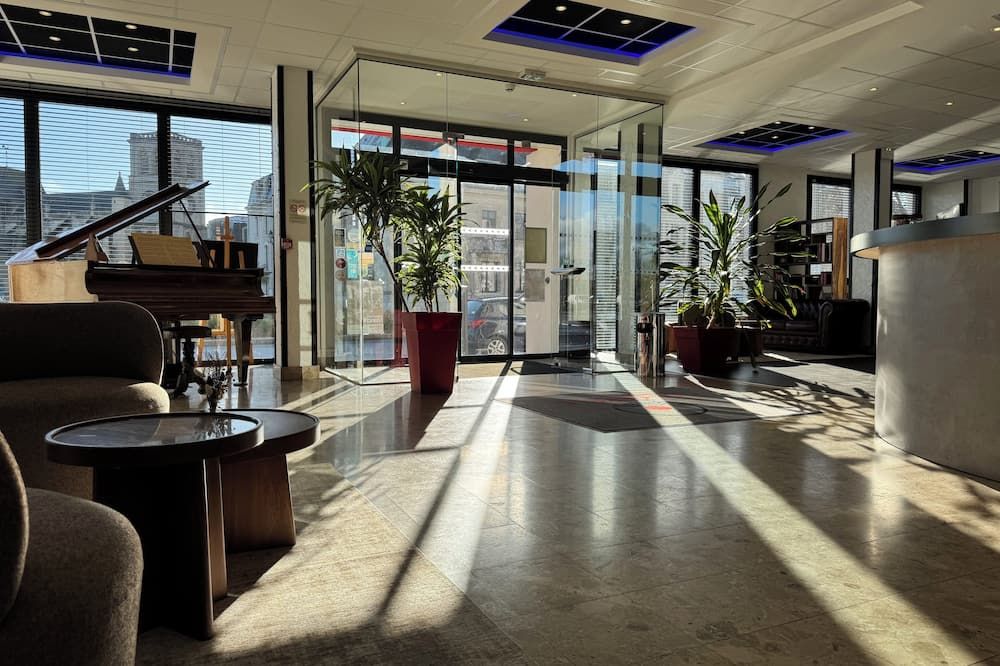 Hotel Le Cercle - שרבור-אוקטביל - לובי