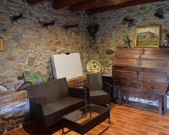 Can More El Pasteral Alojamiento Rural - La Cellera de Ter - Living room