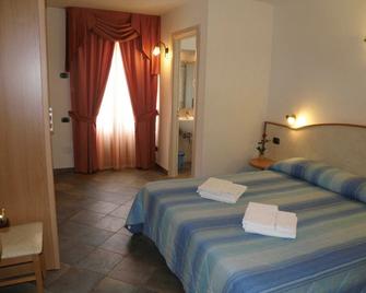 Casa Hotel Civitella - Civitella Alfedena - Bedroom
