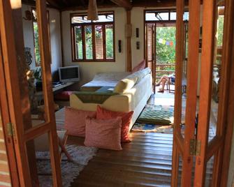 House for 6 people in mountainous region, with fireplace, wood-burning stove - Gonçalves - Obývací pokoj